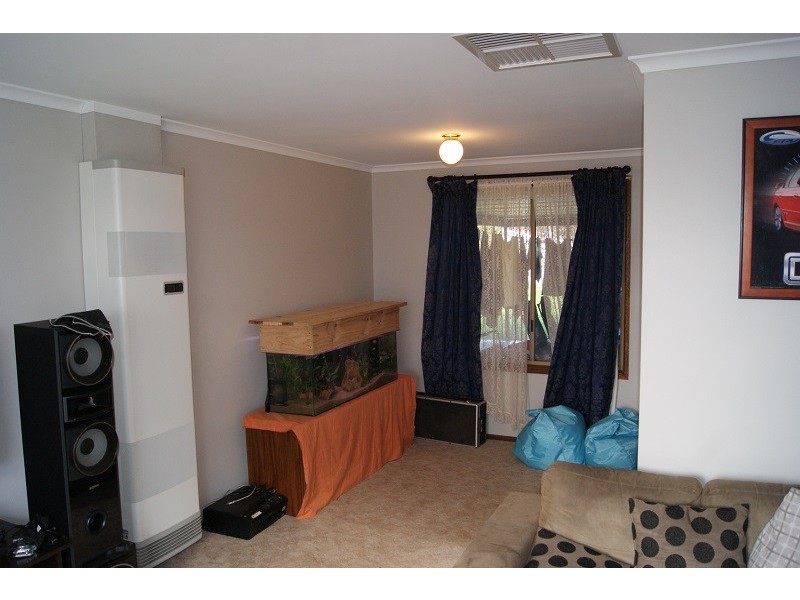 4 Window Road, Willaston SA 5118