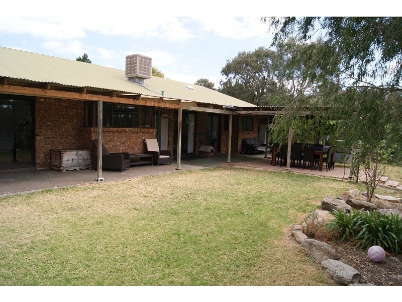 27 The Barracks, Cockatoo Valley SA 5351