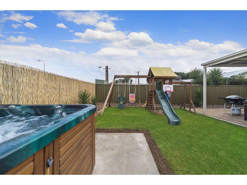 16 Clift Close, Evanston SA 5116