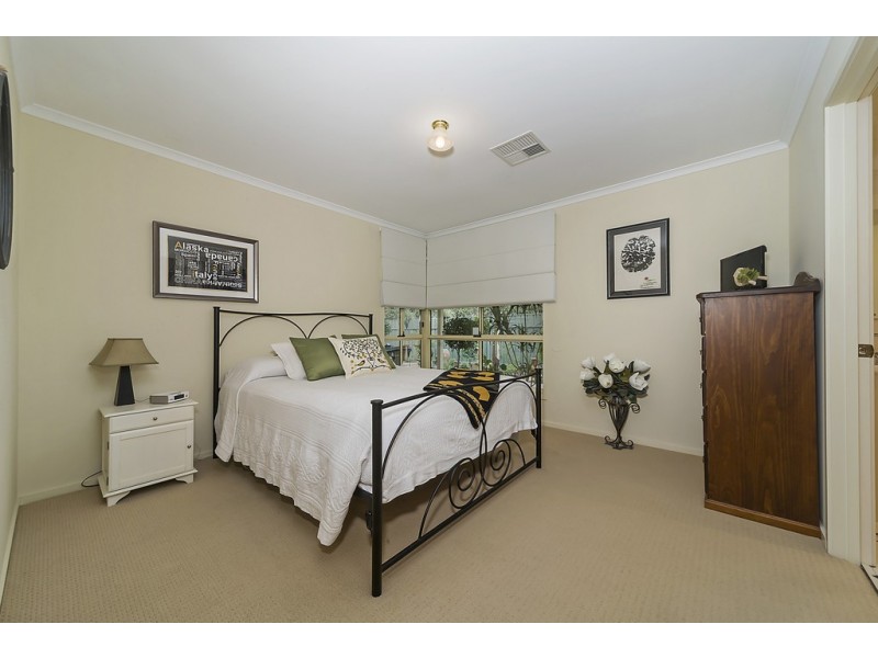 5 Burke Parade, Hewett SA 5118