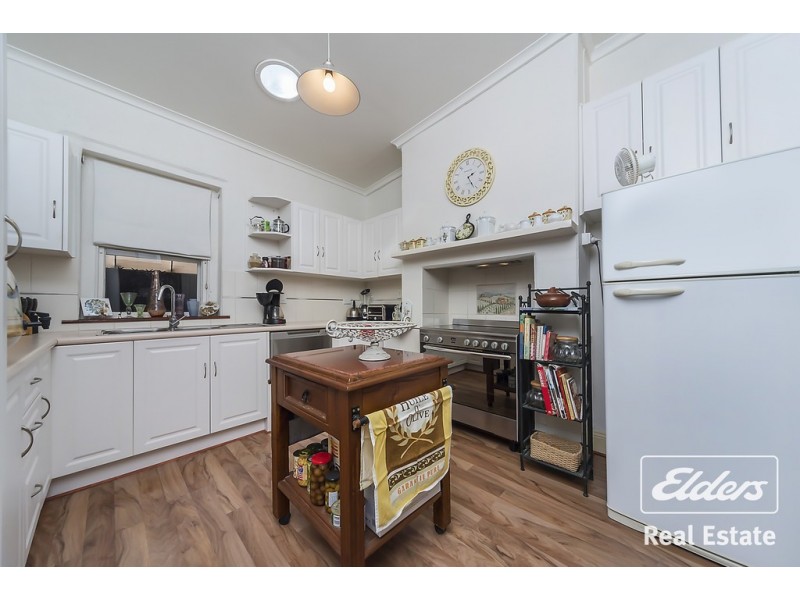 28 Burrows Street, Willaston SA 5118