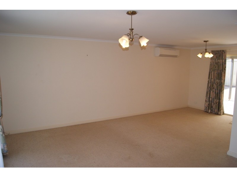 11 Greenways Street, Evanston Park SA 5116