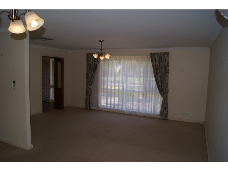 11 Greenways Street, Evanston Park SA 5116