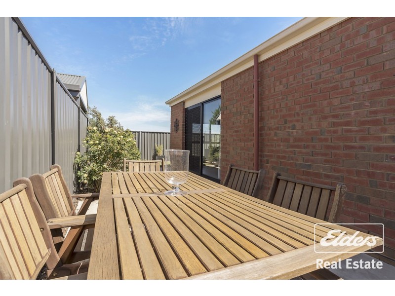 8 Albert Court, Andrews Farm SA 5114