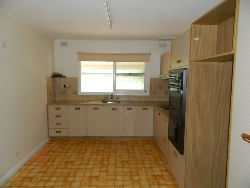 28 Edward Crescent, Evanston Park SA 5116