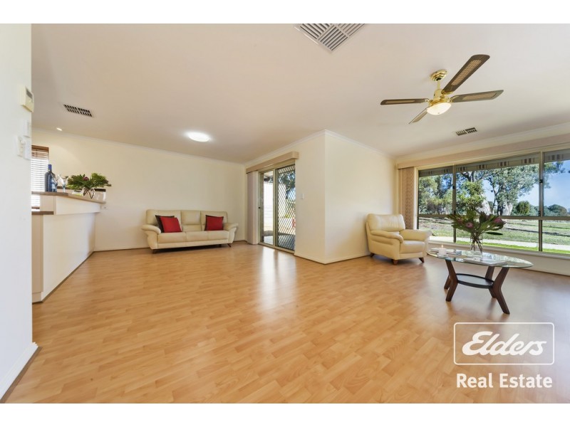 17 Reg Smith Crescent, Williamstown SA 5351