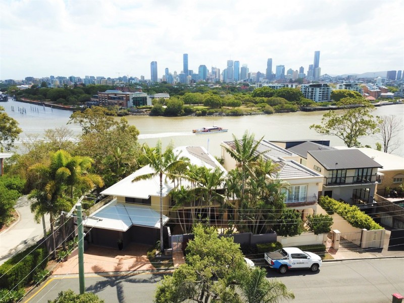 10 Aaron Ave, Hawthorne QLD 4171