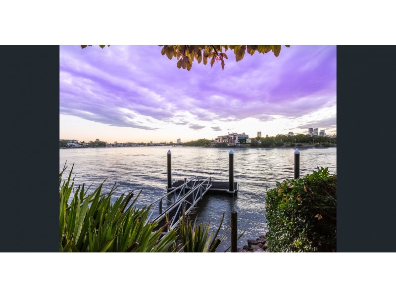 10 Aaron Ave, Hawthorne QLD 4171