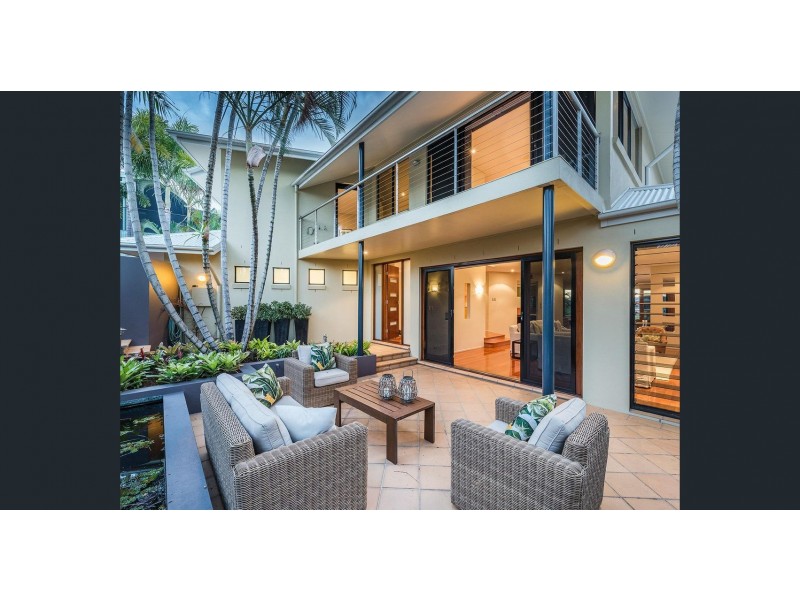 10 Aaron Ave, Hawthorne QLD 4171