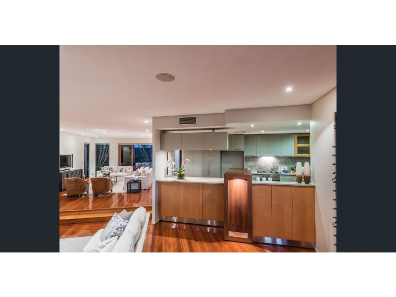 10 Aaron Ave, Hawthorne QLD 4171