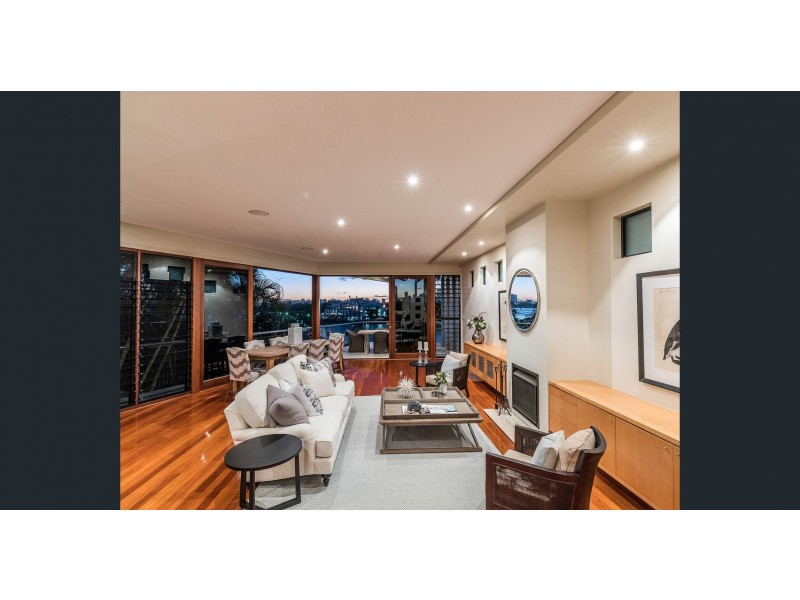 10 Aaron Ave, Hawthorne QLD 4171