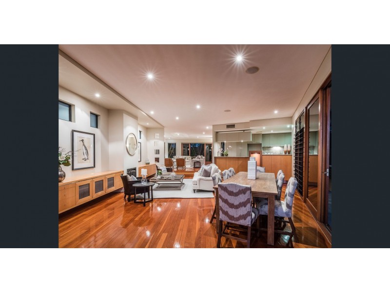 10 Aaron Ave, Hawthorne QLD 4171