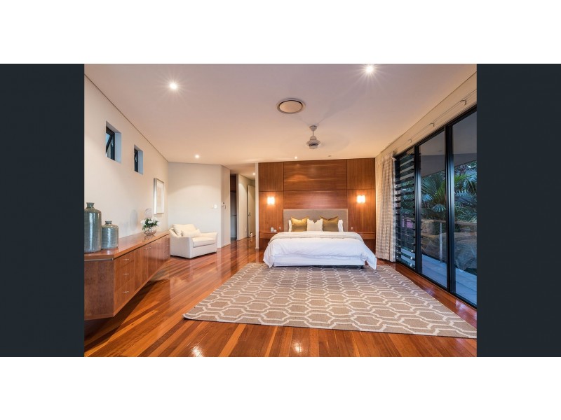 10 Aaron Ave, Hawthorne QLD 4171