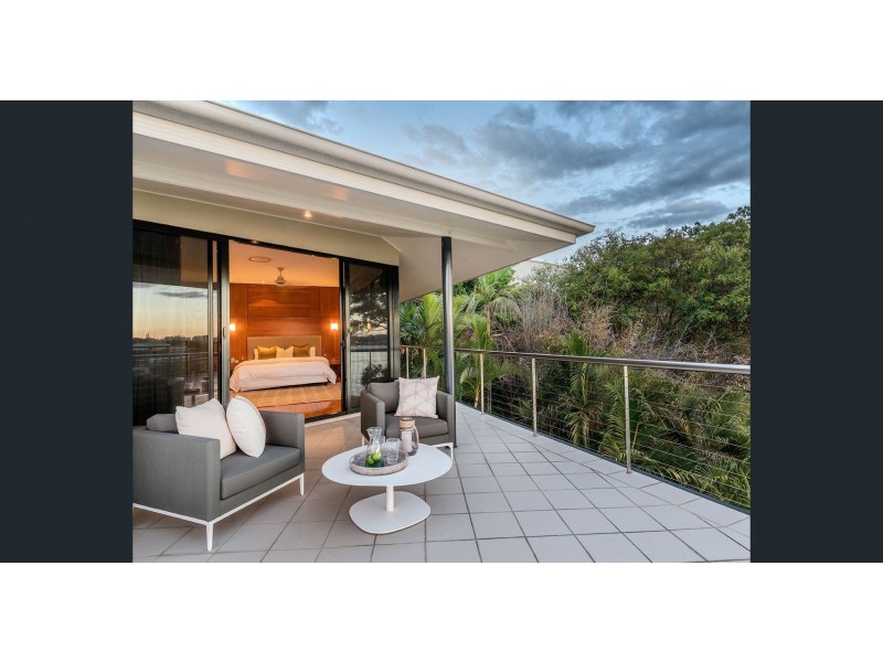 10 Aaron Ave, Hawthorne QLD 4171