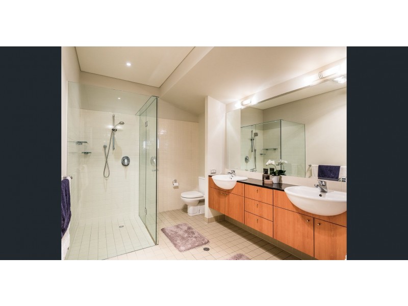 10 Aaron Ave, Hawthorne QLD 4171