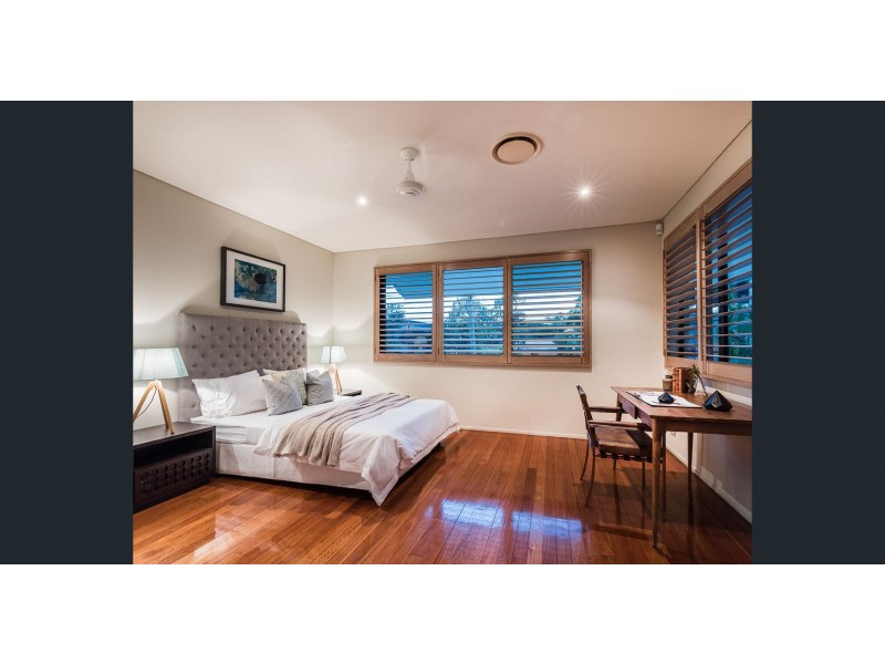 10 Aaron Ave, Hawthorne QLD 4171