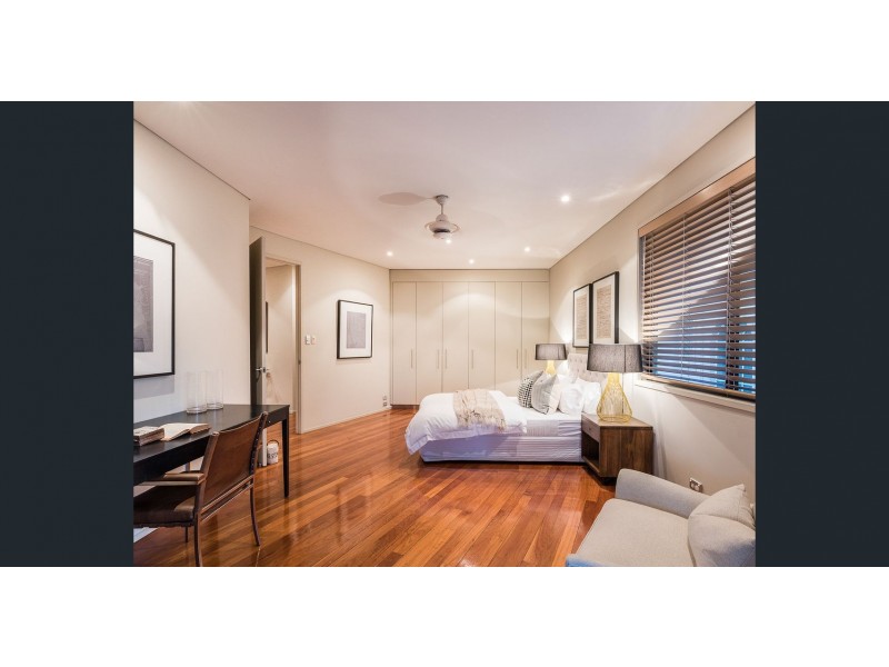 10 Aaron Ave, Hawthorne QLD 4171