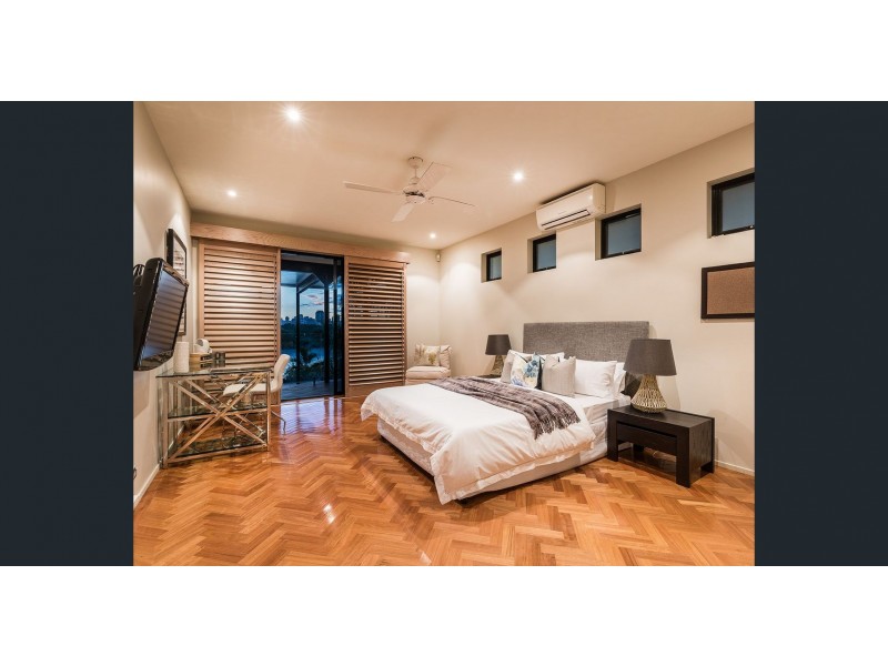 10 Aaron Ave, Hawthorne QLD 4171