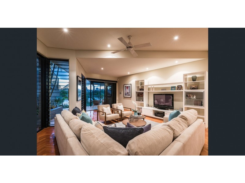 10 Aaron Ave, Hawthorne QLD 4171