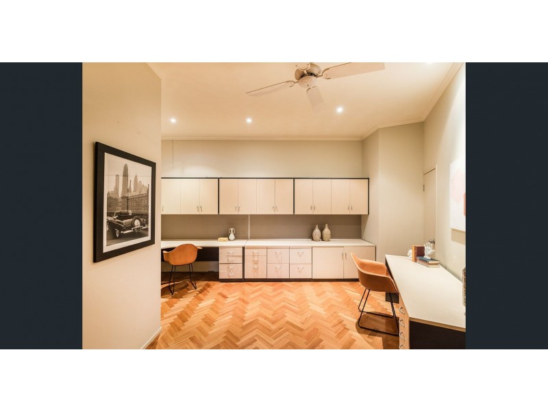 10 Aaron Ave, Hawthorne QLD 4171