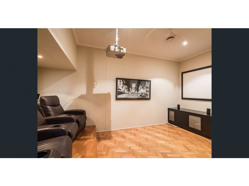 10 Aaron Ave, Hawthorne QLD 4171