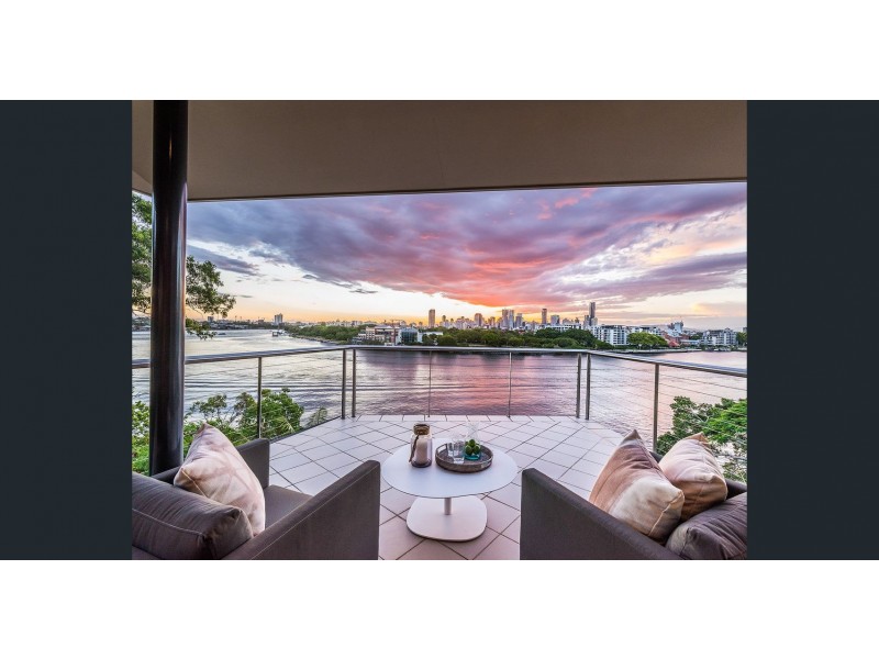 10 Aaron Ave, Hawthorne QLD 4171