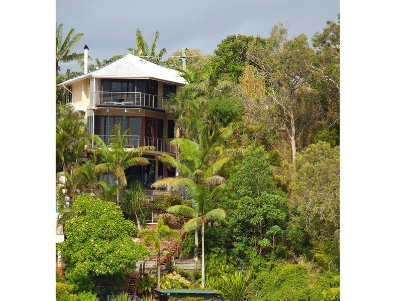 10 Aaron Ave, Hawthorne QLD 4171