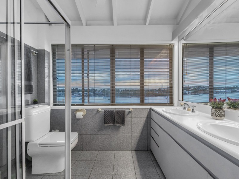 65 Hillside Crescent, Hamilton QLD 4007