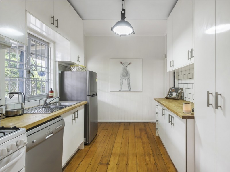 4 Harding Street, Hendra QLD 4011