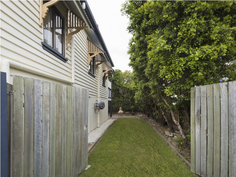 4 Harding Street, Hendra QLD 4011