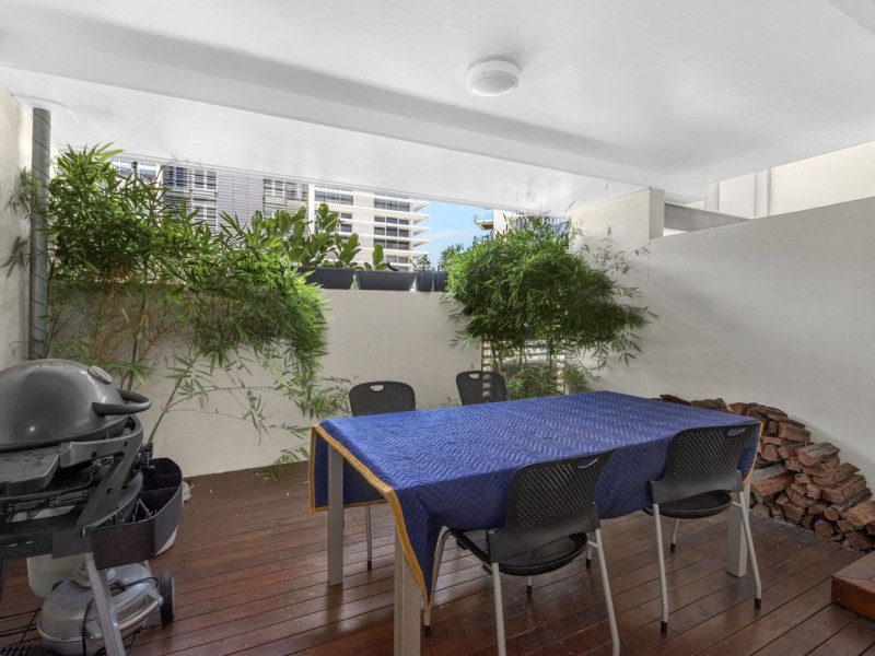 1/8 Macquarie, Teneriffe QLD 4005