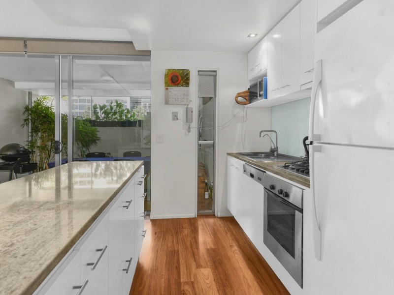 1/8 Macquarie, Teneriffe QLD 4005