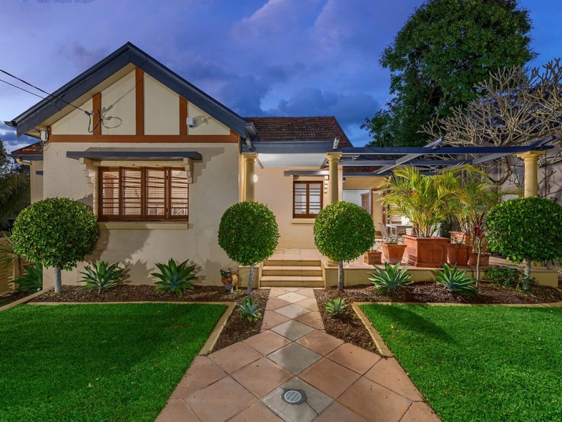 27 Campion Avenue, Bardon QLD 4065