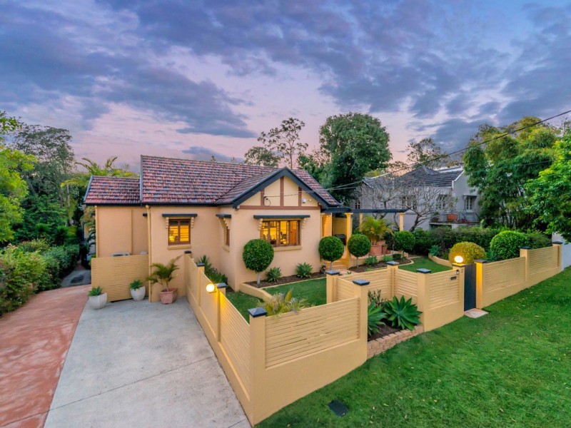 27 Campion Avenue, Bardon QLD 4065