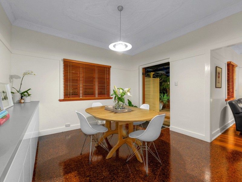 27 Campion Avenue, Bardon QLD 4065