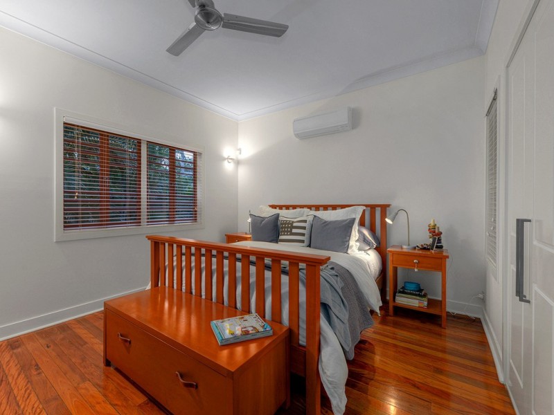 27 Campion Avenue, Bardon QLD 4065