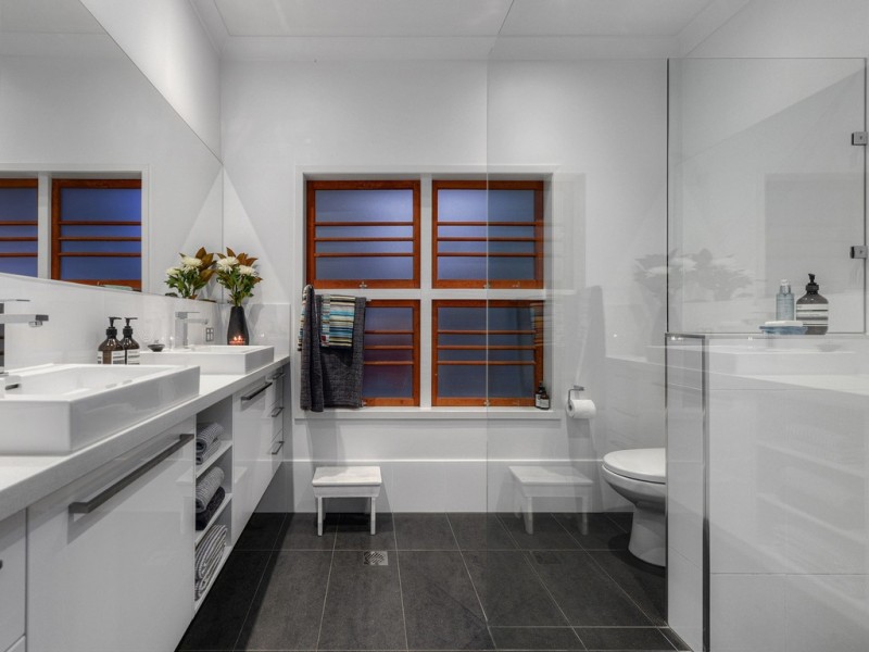 27 Campion Avenue, Bardon QLD 4065