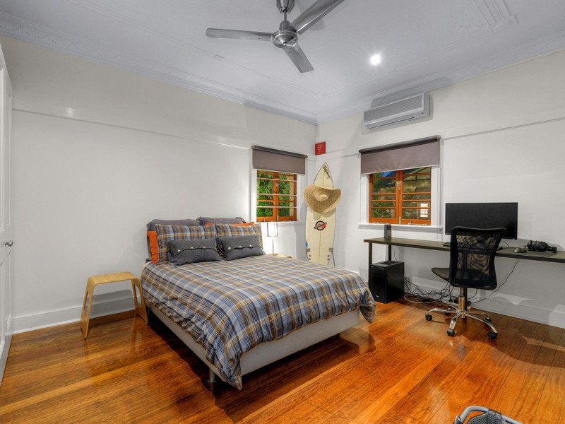 27 Campion Avenue, Bardon QLD 4065