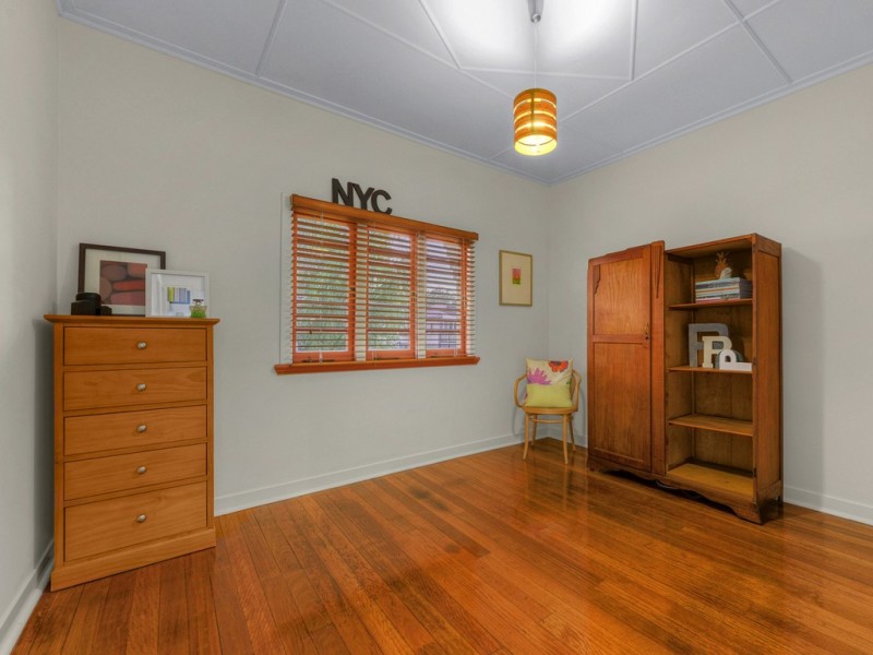 27 Campion Avenue, Bardon QLD 4065