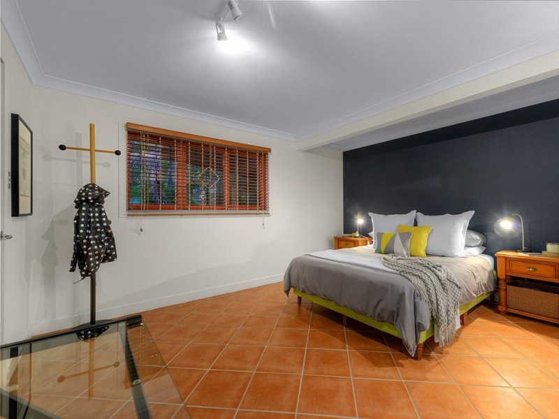 27 Campion Avenue, Bardon QLD 4065