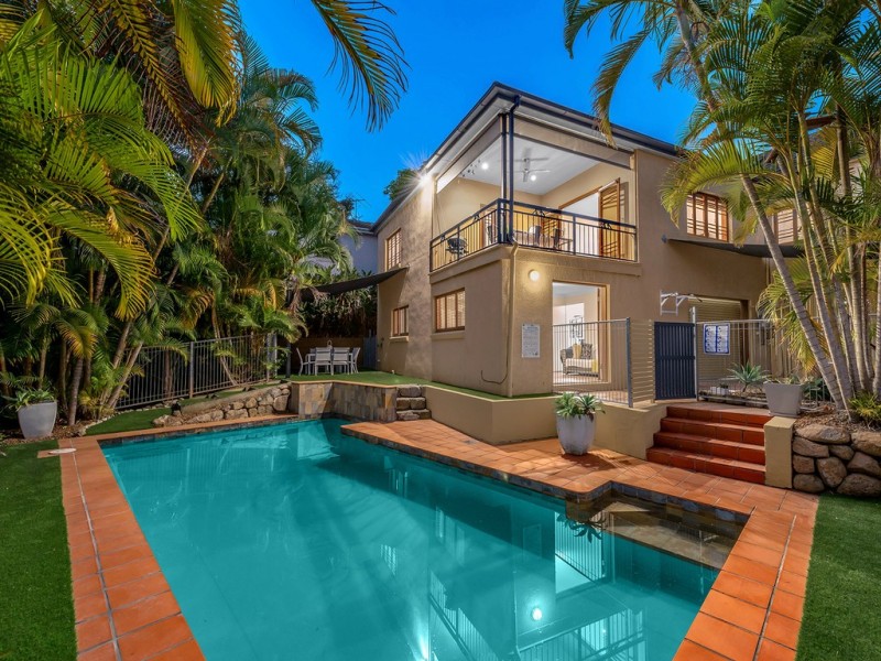 27 Campion Avenue, Bardon QLD 4065