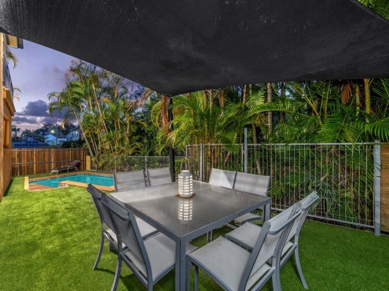 27 Campion Avenue, Bardon QLD 4065
