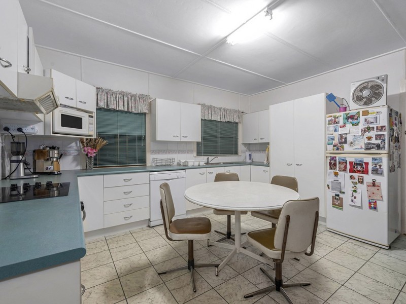 24 Miriam Street, Holland Park West QLD 4121