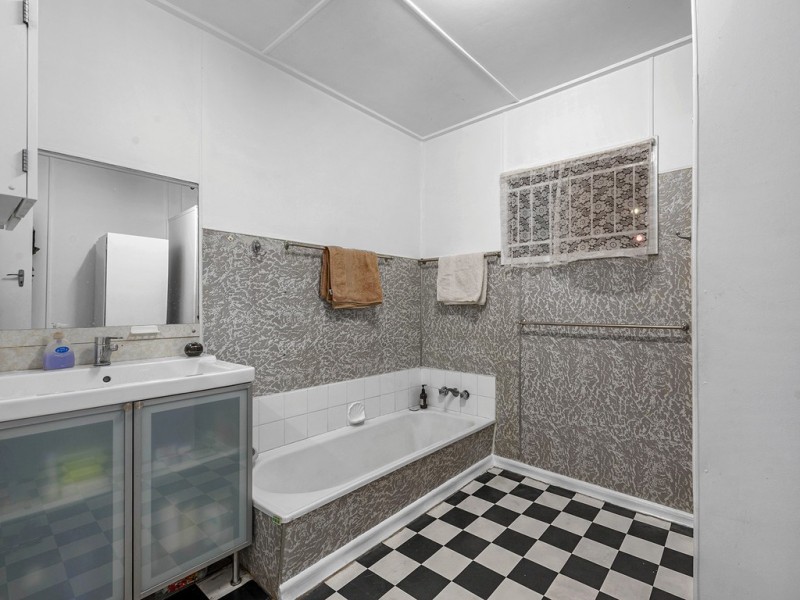 24 Miriam Street, Holland Park West QLD 4121