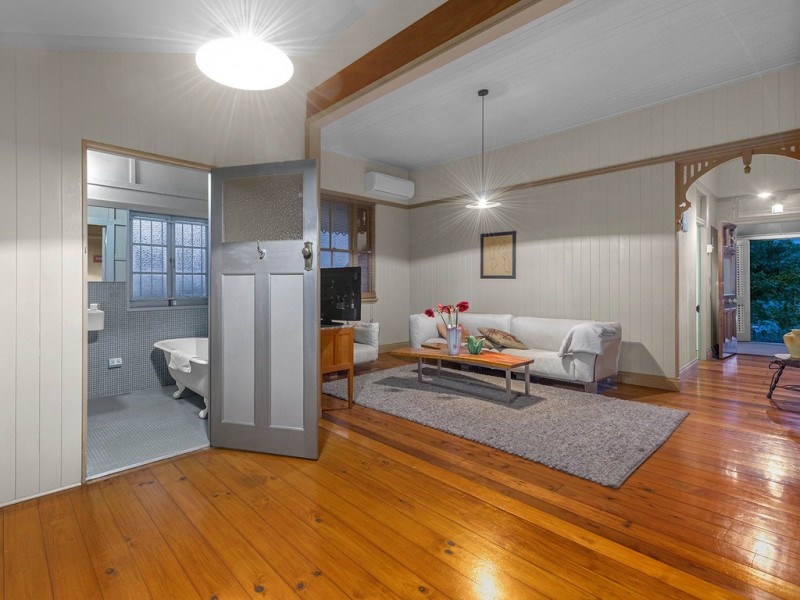 18 Elliott Street, Kangaroo Point QLD 4169