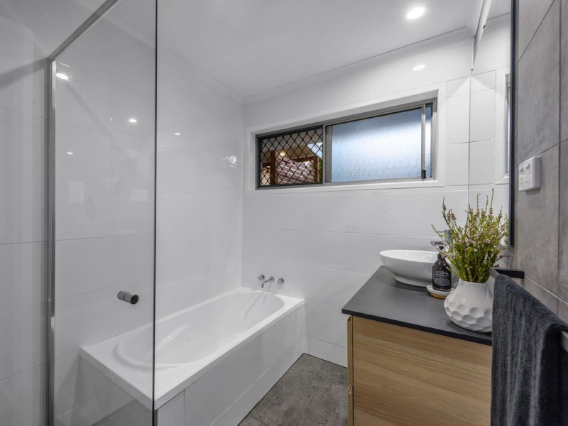 17 Sunstone Street, Manly West QLD 4179