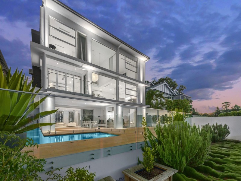 10 Wynnum Road, Norman Park QLD 4170