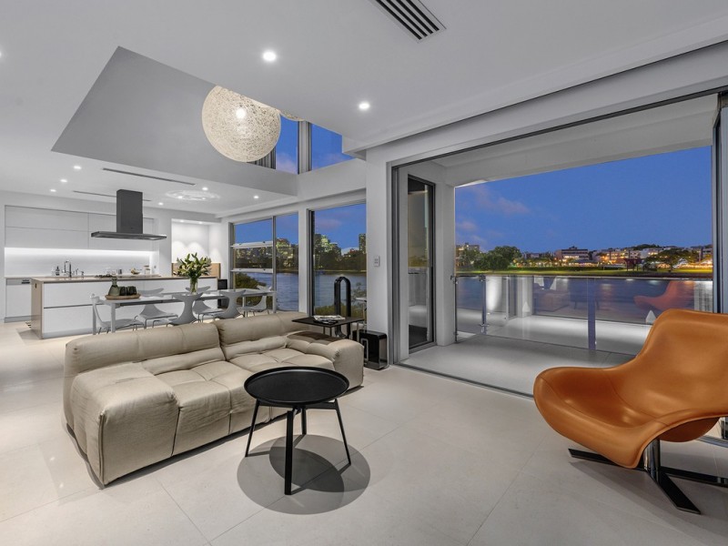 10 Wynnum Road, Norman Park QLD 4170