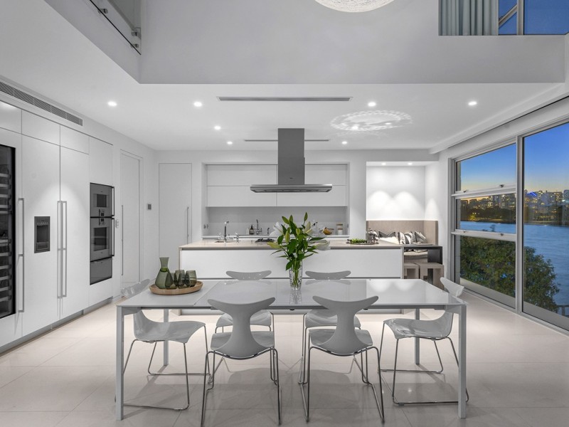 10 Wynnum Road, Norman Park QLD 4170