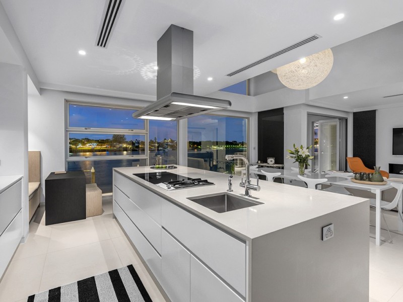 10 Wynnum Road, Norman Park QLD 4170